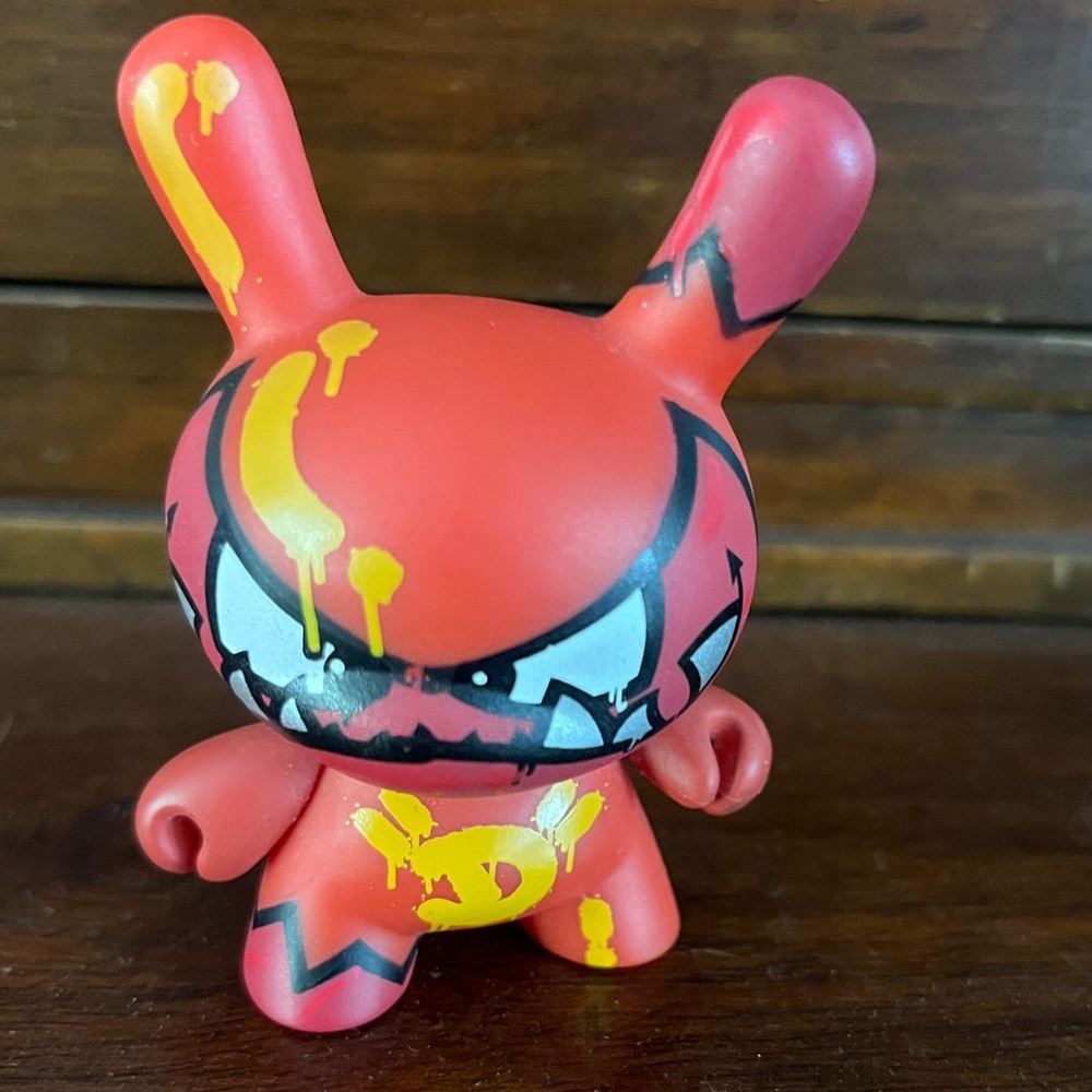 Kidrobot Dunny 3” series Mist Lucius French Grafitti
Red Designer Art Toy